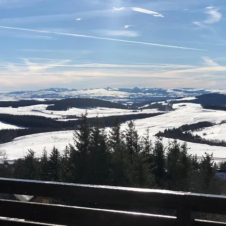 Lama-gite-des-puys T3 Lamadalet, Vue Sud, Terrasse, Parking Prive * Super Besse