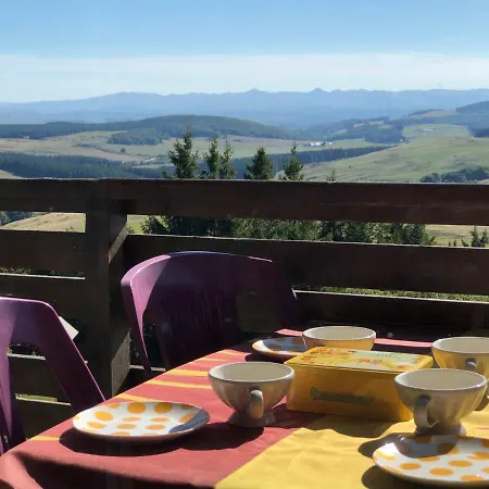 Lama-gite-des-puys T3 Lamadalet, Vue Sud, Terrasse, Parking Prive *